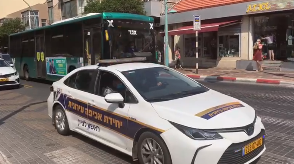 ניידת השיטור העירוני במבצע אכיפה