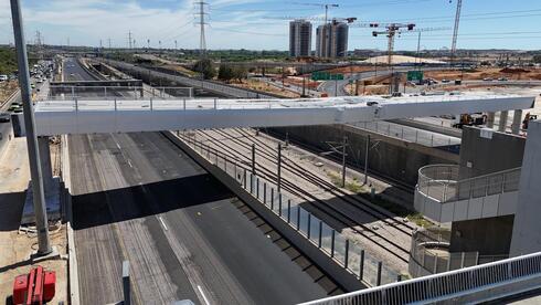 גשר הולכי רגל החדש בין תחנת רכבת משה דייןלמתחם ה-1,000