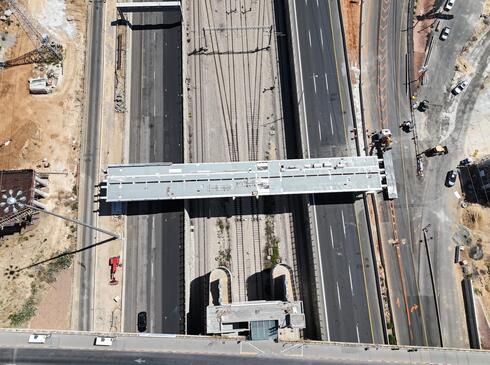 גשר הולכי רגל החדש בין תחנת רכבת משה דיין למתחם ה-1,000